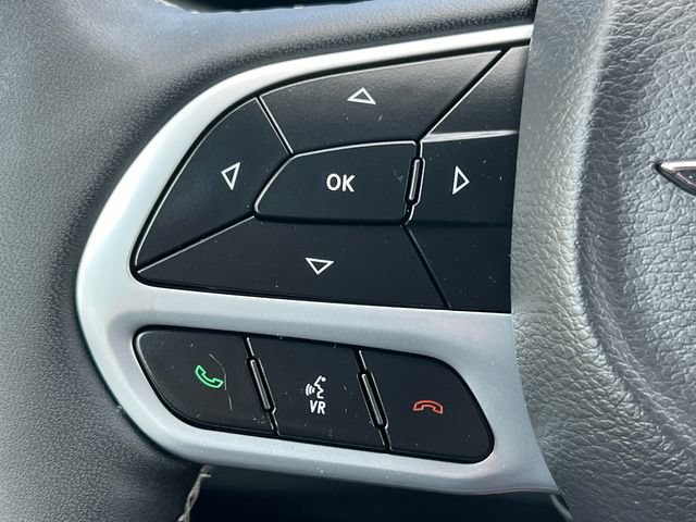 Used 2025 Chrysler Pacifica Select w/ Uconnect Theater Family Group AWD/4WD image 22