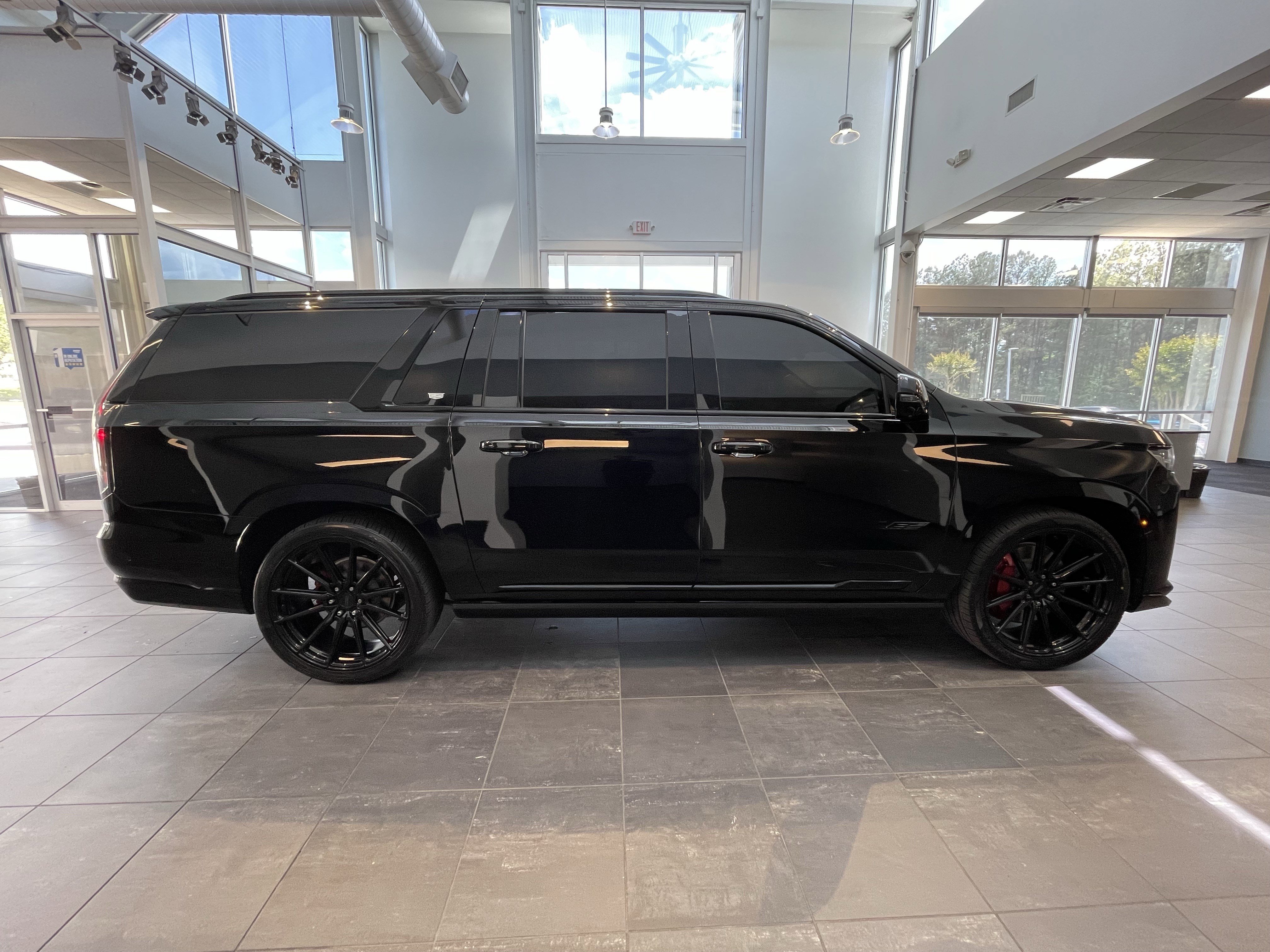 Used 2024 Cadillac Escalade ESV V w/ Heavy-Duty Trailer Package AWD/4WD image 14
