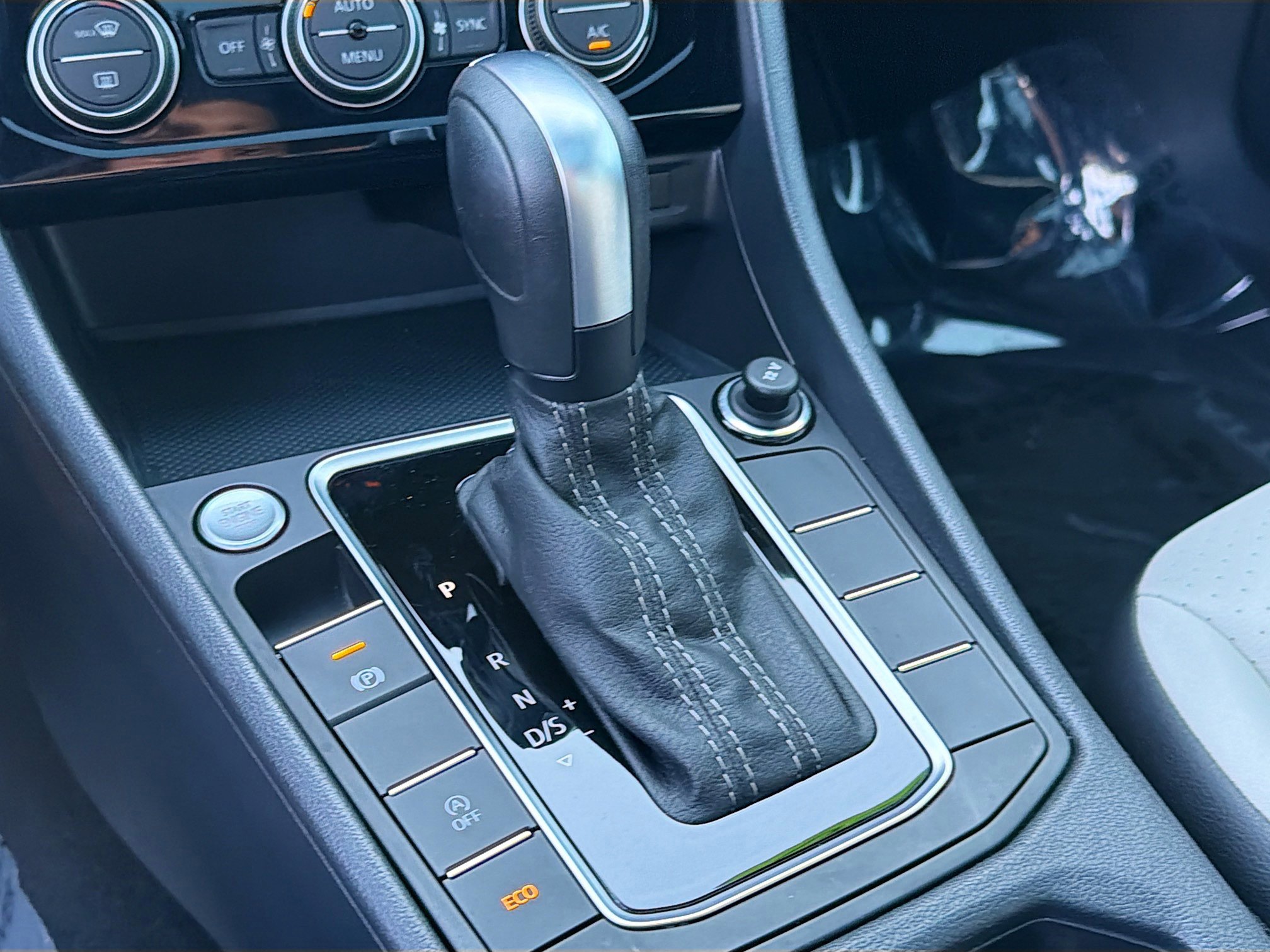 Used 2020 Volkswagen Jetta R-Line image 25