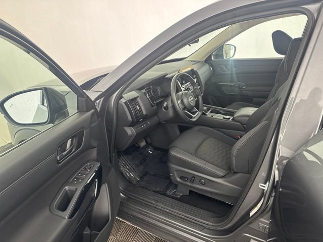 Certified 2025 Nissan Pathfinder SV w/ Cargo Package AWD/4WD image 22