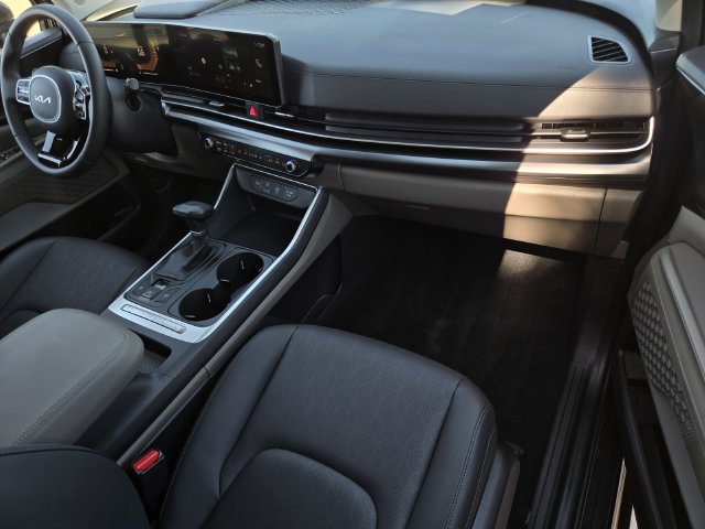 Used 2026 Kia Carnival FWD image 7