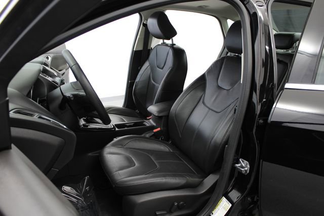 Used 2018 Ford Focus Titanium w/ Titanium Technology Package FWD image 16