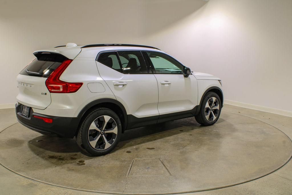 New 2026 Volvo XC40 B5 Core w/ Protection Package Premier AWD/4WD image 5