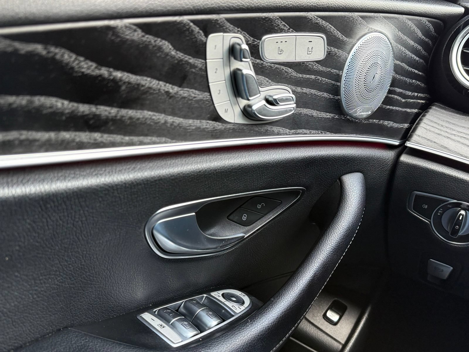 Used 2019 Mercedes-Benz E 300 4MATIC image 33