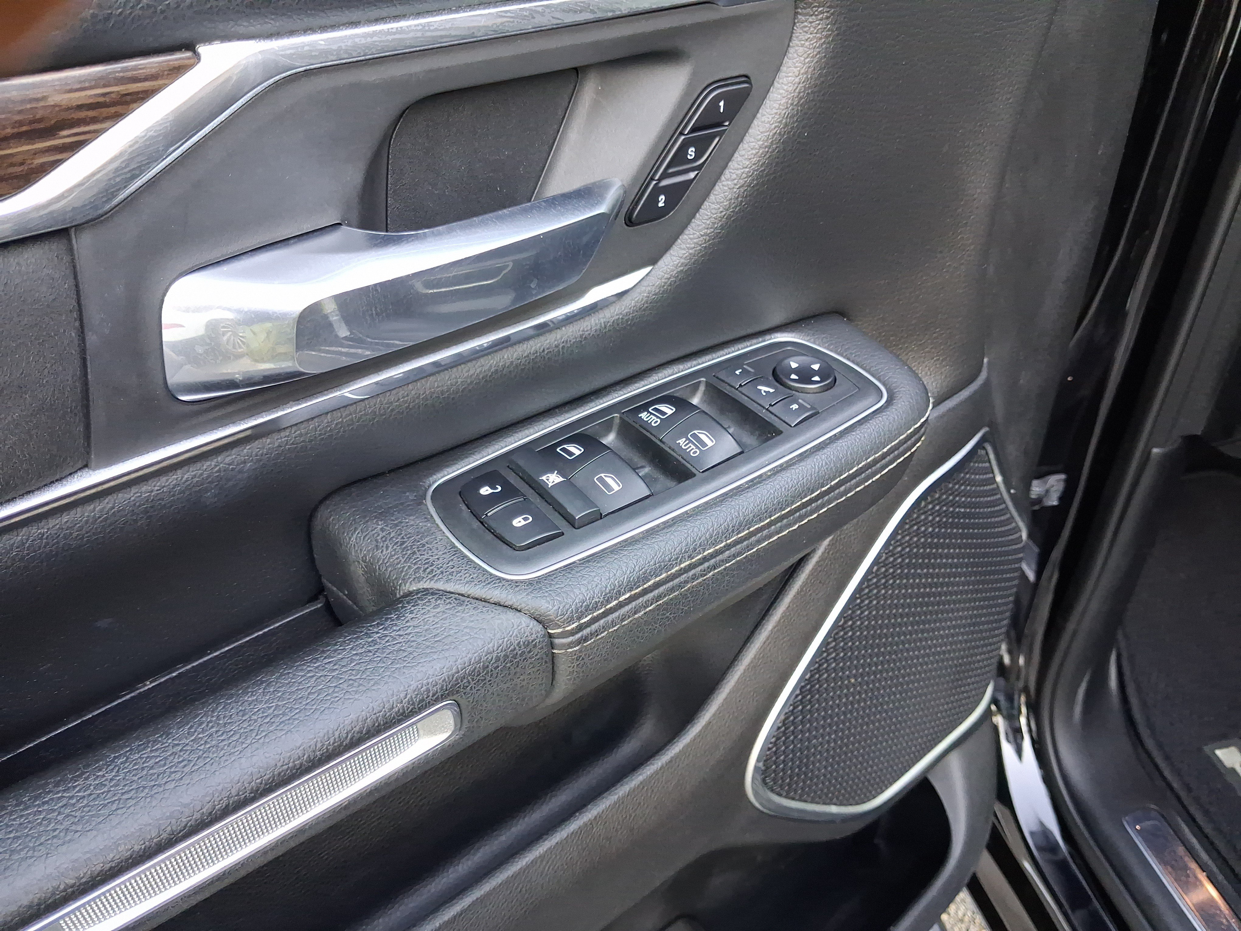 Used 2019 RAM 1500 Laramie RWD image 14