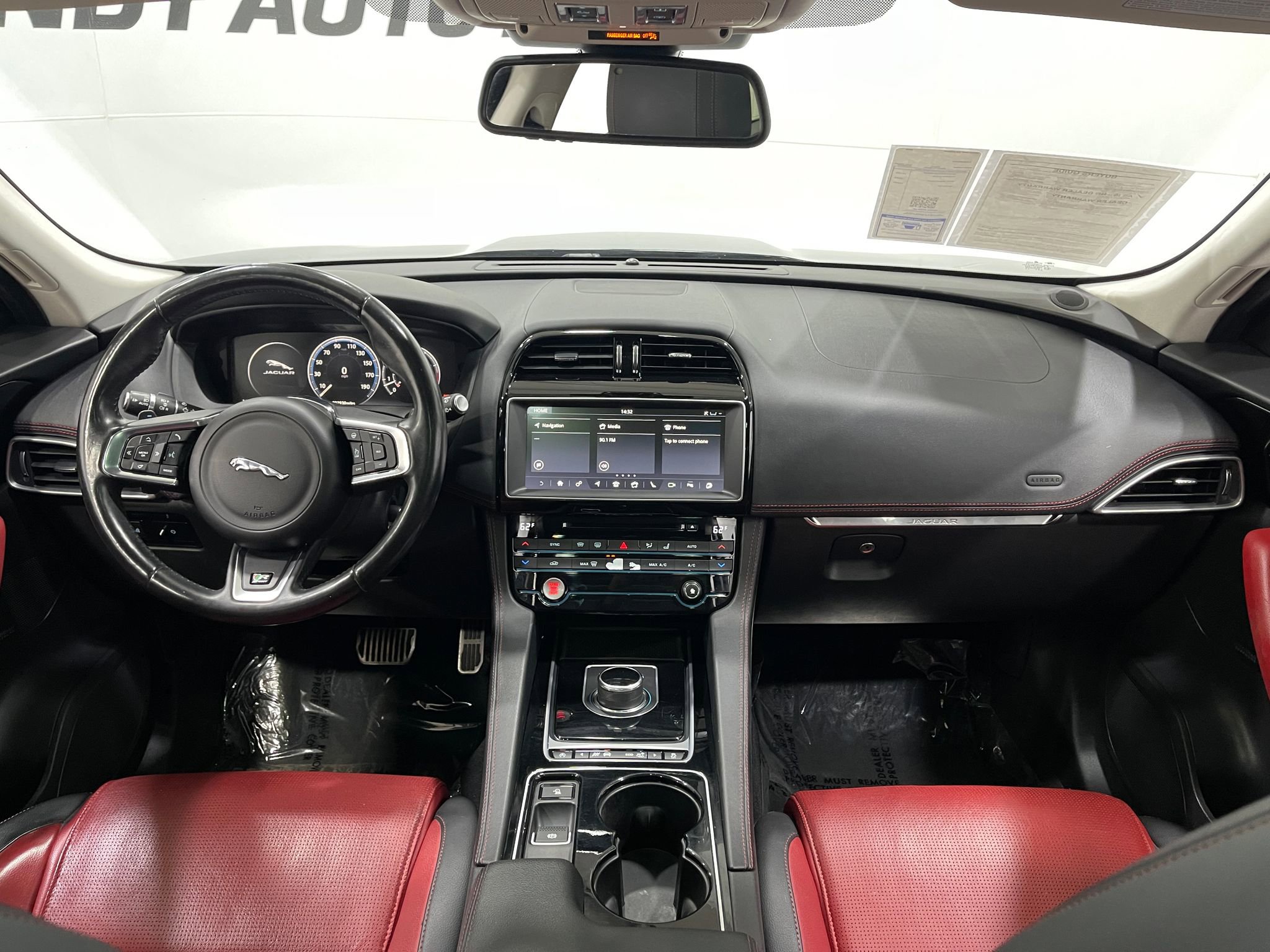 Used 2017 Jaguar F-PACE R-Sport image 18