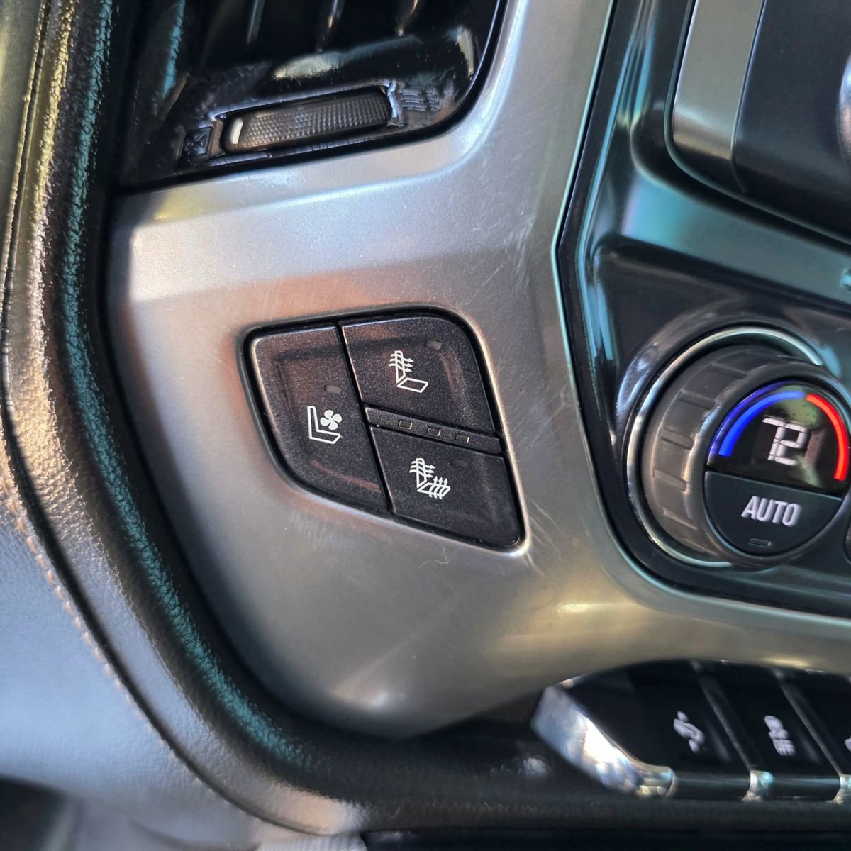 Used 2018 Chevrolet Silverado 1500 LTZ Z71 w/ LTZ Plus Package AWD/4WD image 19