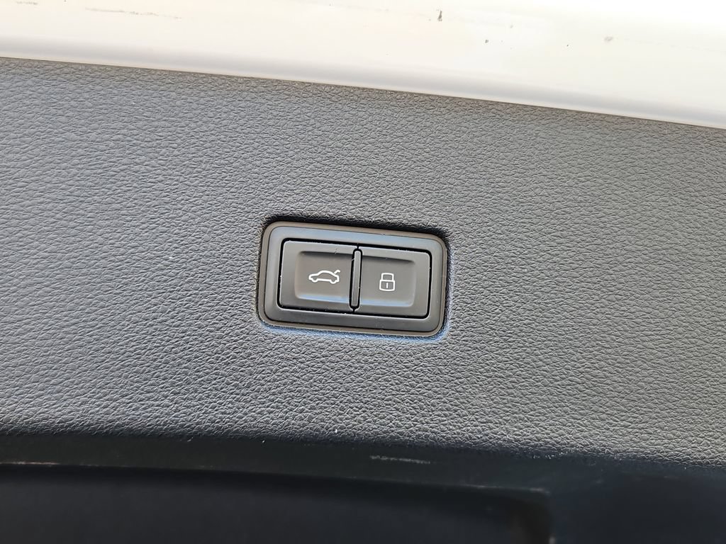 Used 2019 Audi Q8 Premium Plus w/ Premium Plus AWD/4WD image 33