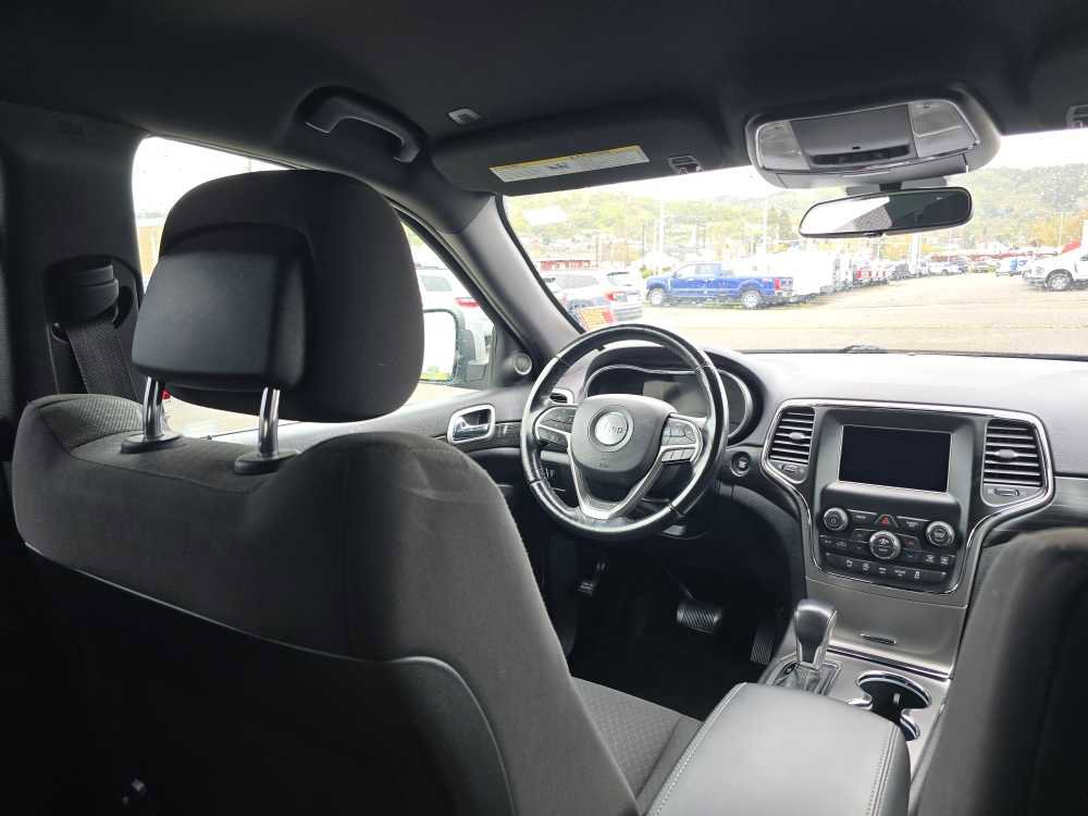 Used 2020 Jeep Grand Cherokee Laredo image 10