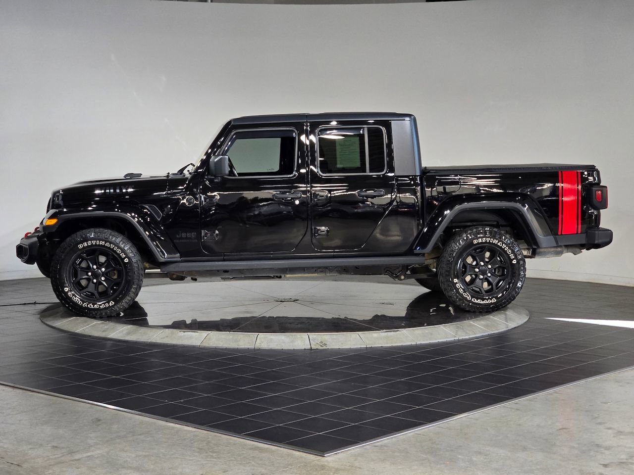Used 2021 Jeep Gladiator Willys image 6