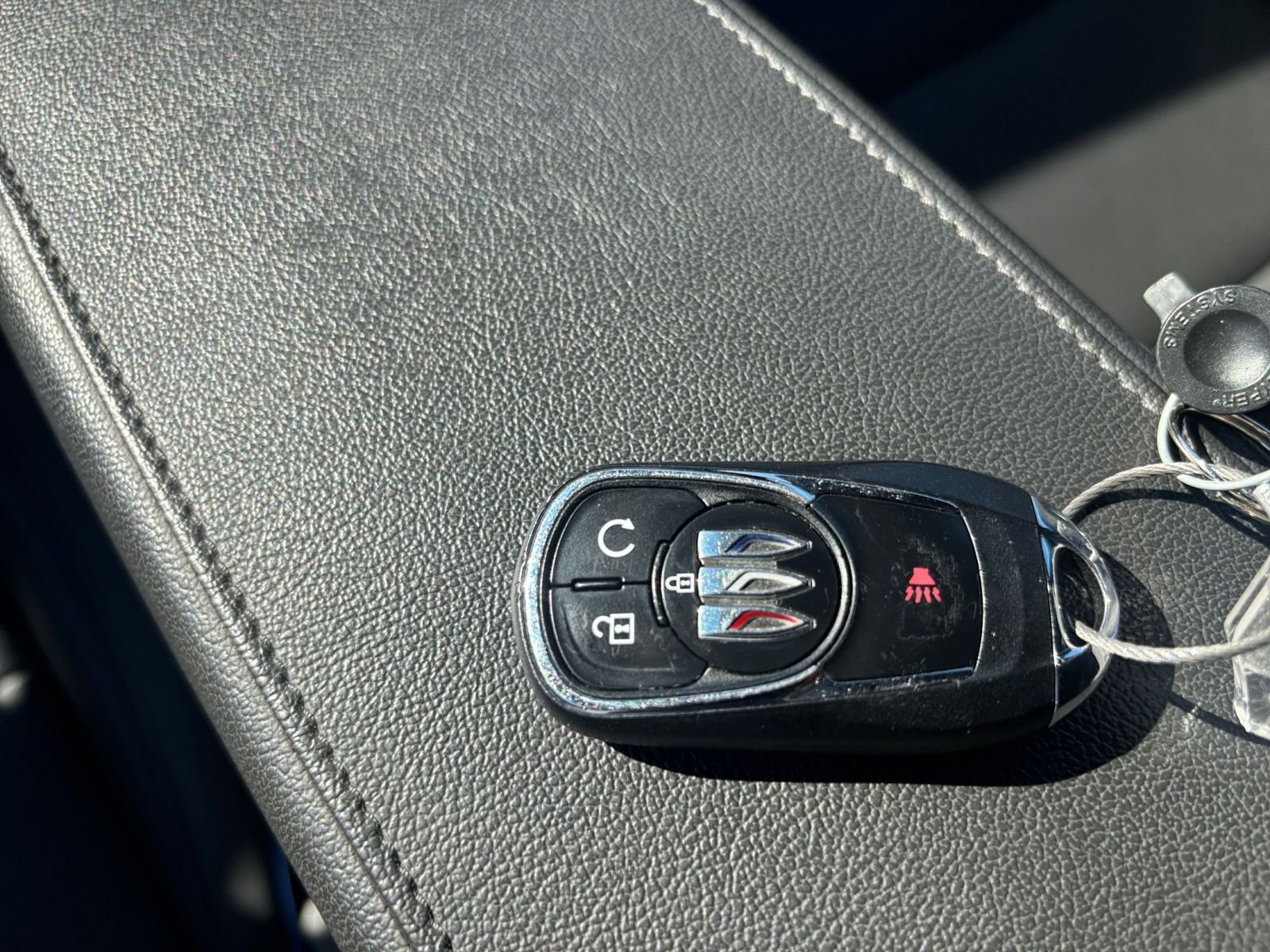 Used 2025 Buick Envista Sport Touring image 23