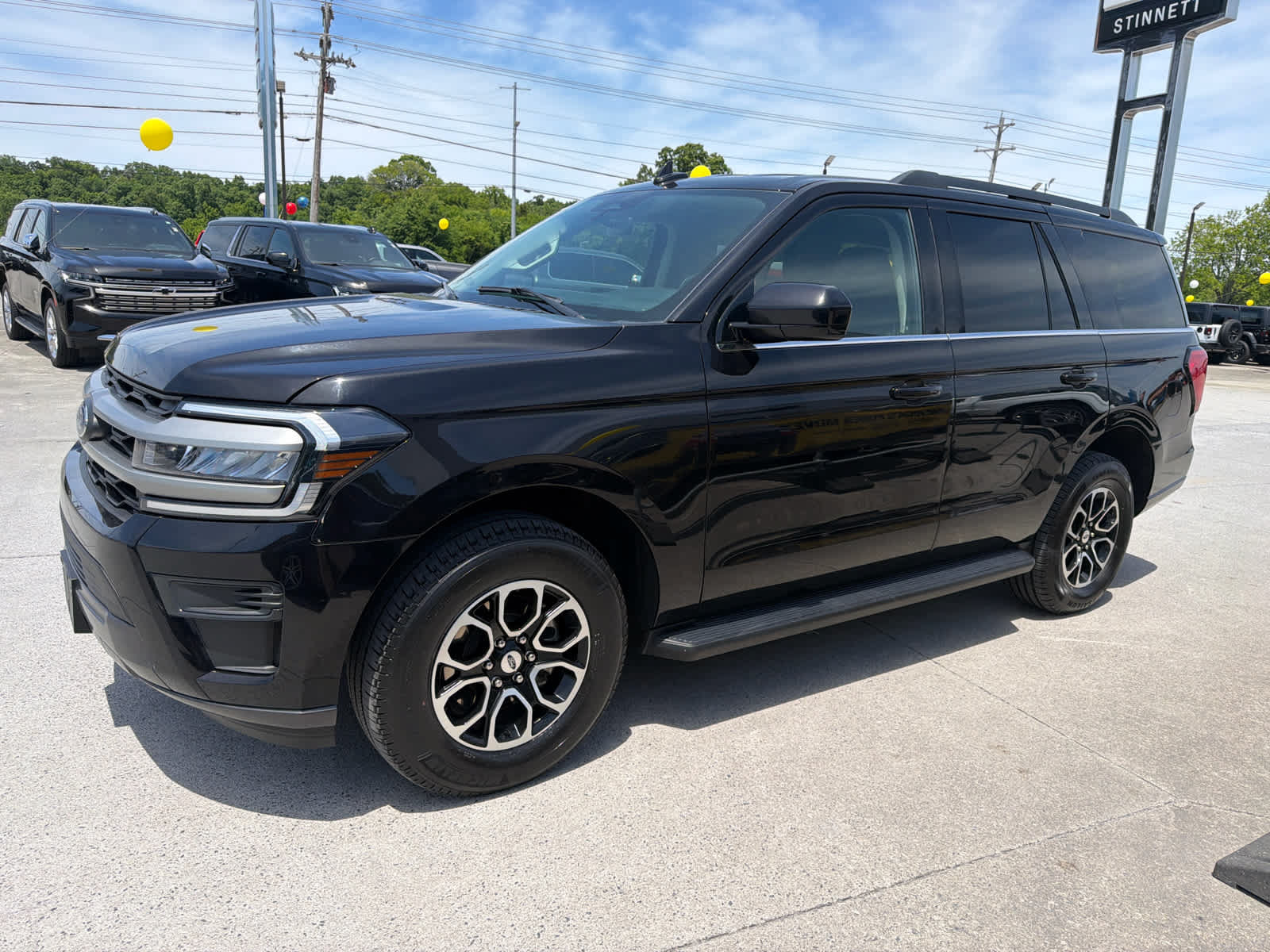 Used 2024 Ford Expedition XLT AWD/4WD image 2
