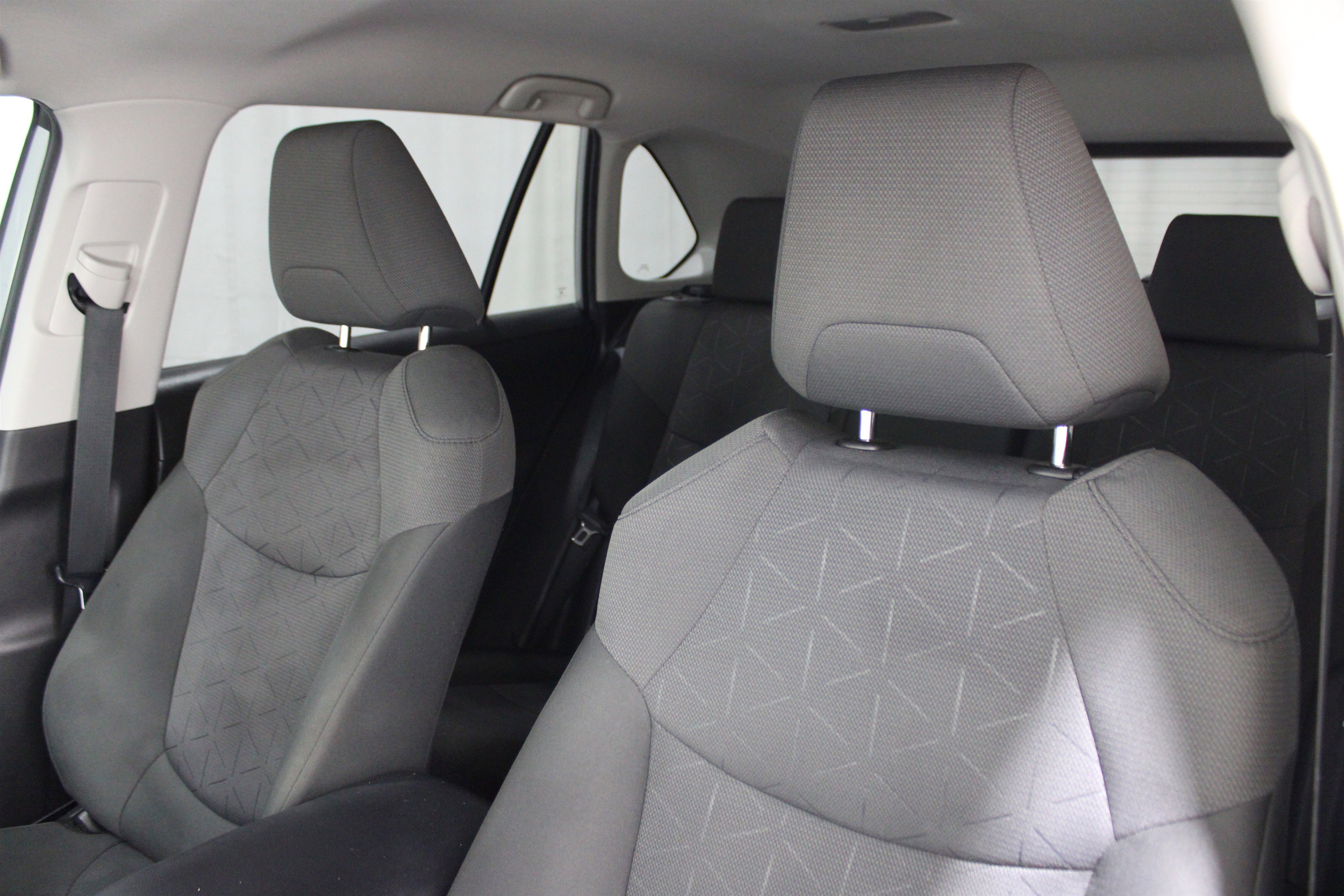 Used 2022 Toyota RAV4 XLE image 5