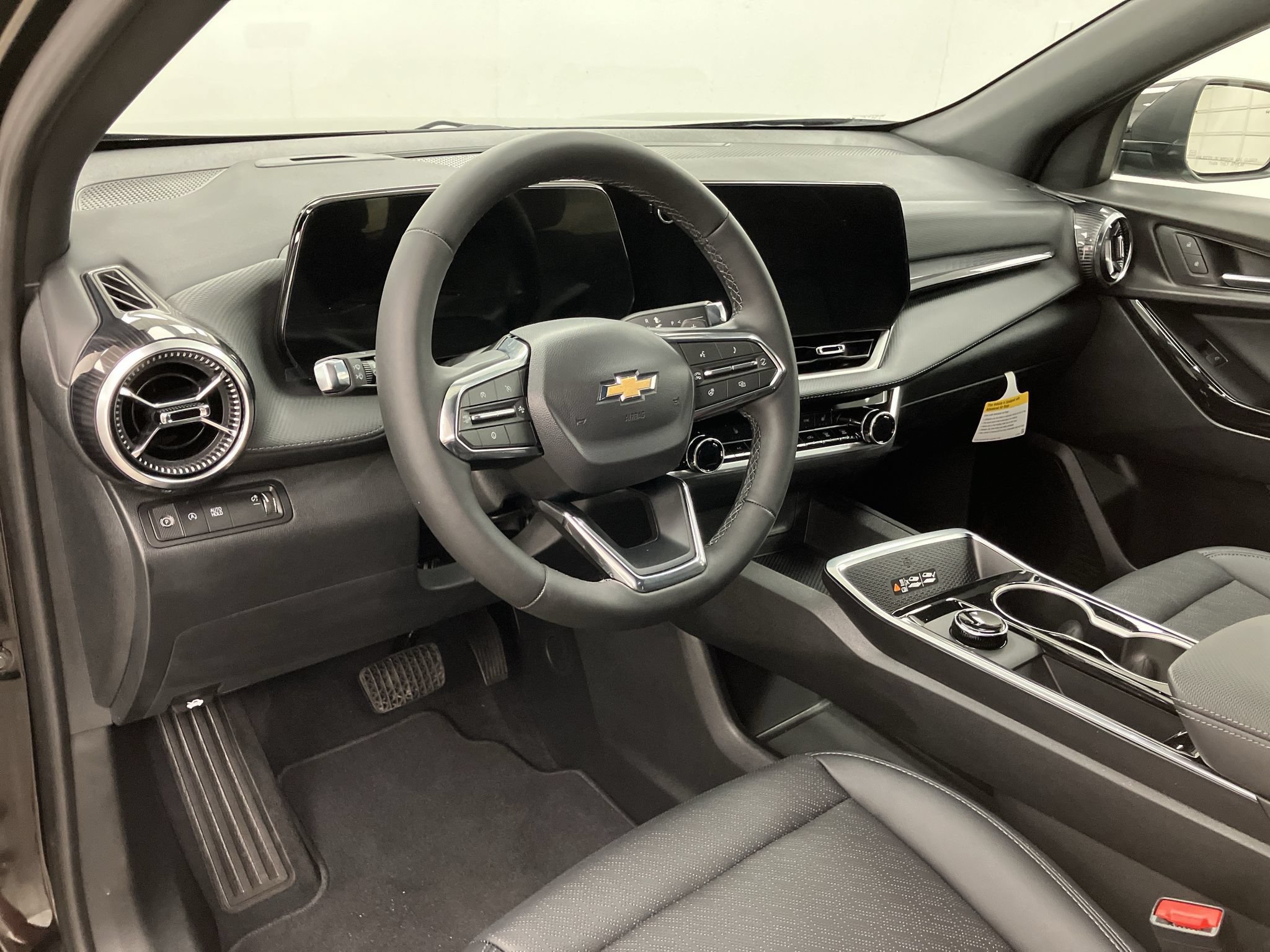 New 2027 Chevrolet Equinox LT w/ Convenience Package II FWD image 9