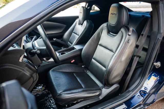 Used 2010 Chevrolet Camaro SS w/ RS Package RWD image 5