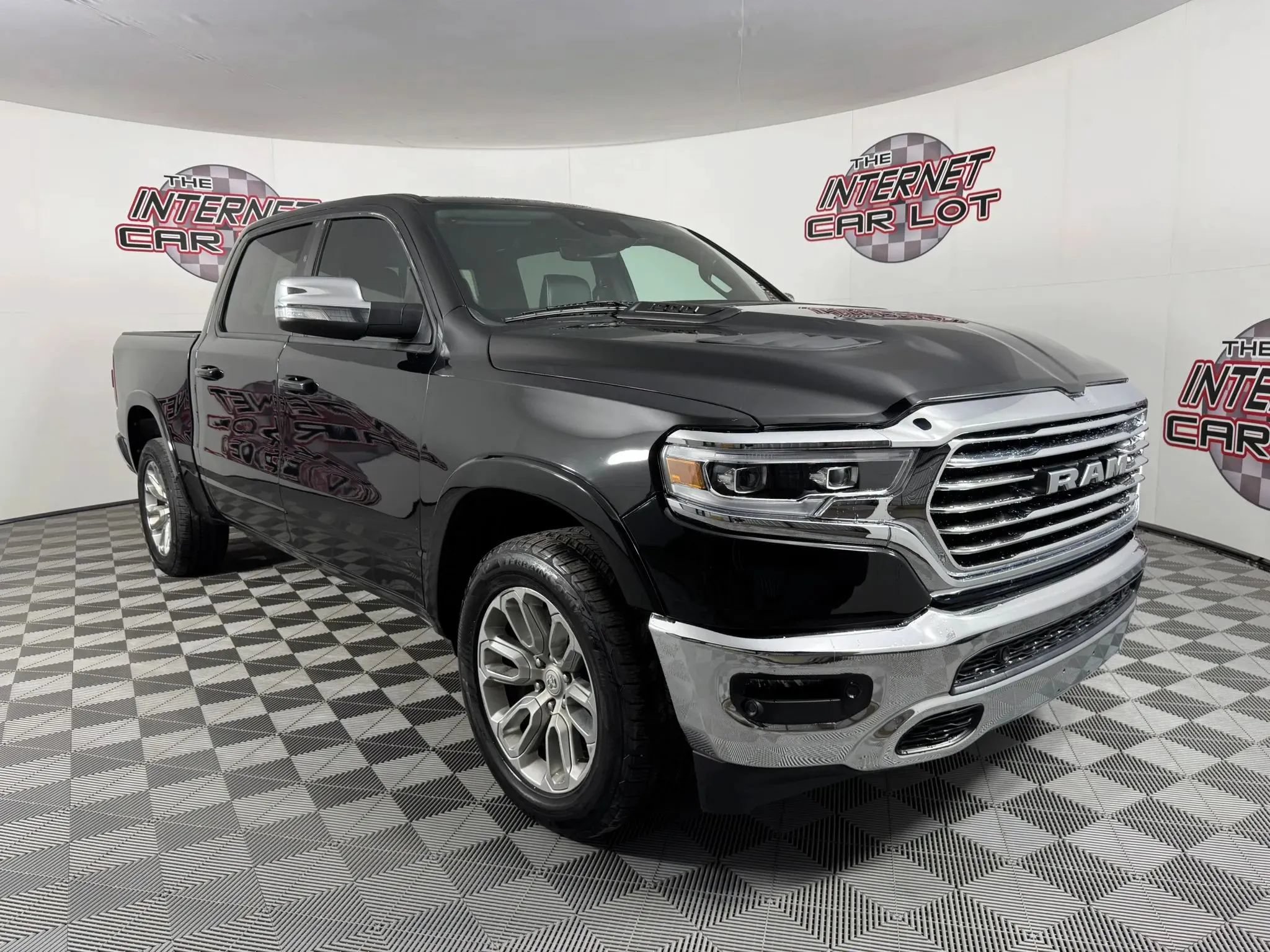 Used 2022 RAM 1500 Laramie w/ Sport Appearance Package AWD/4WD image 9