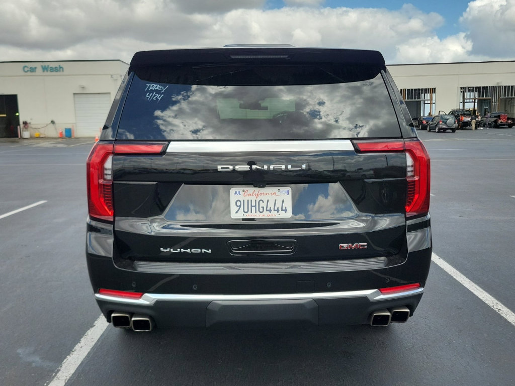 Used 2025 GMC Yukon XL Denali AWD/4WD image 8