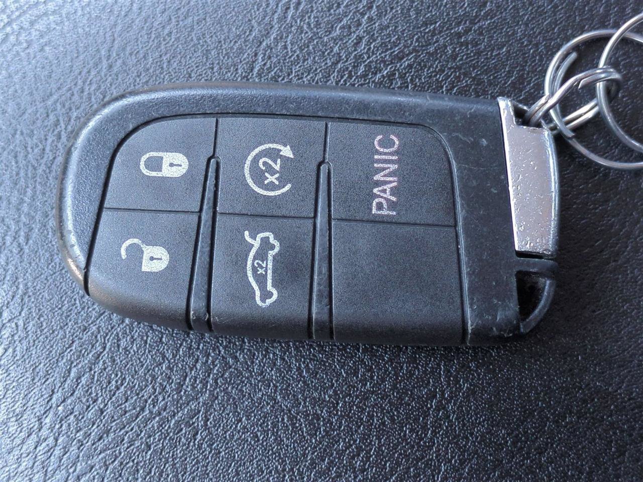 Used 2015 Chrysler 200 Limited FWD image 30
