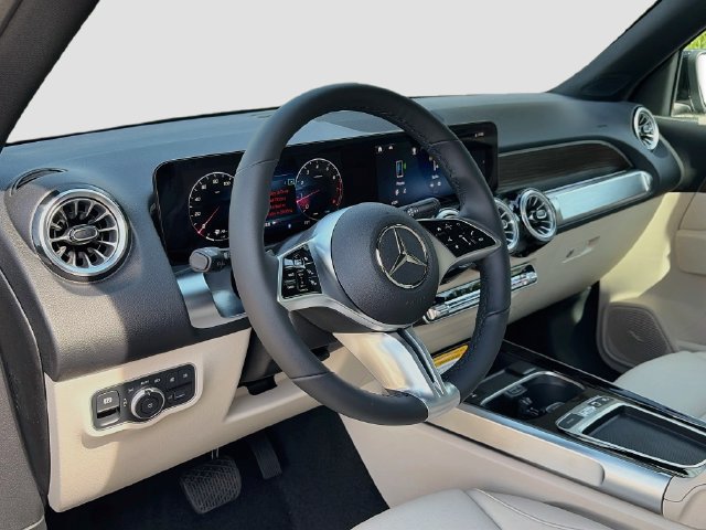 New 2026 Mercedes-Benz GLB 250 4MATIC image 8
