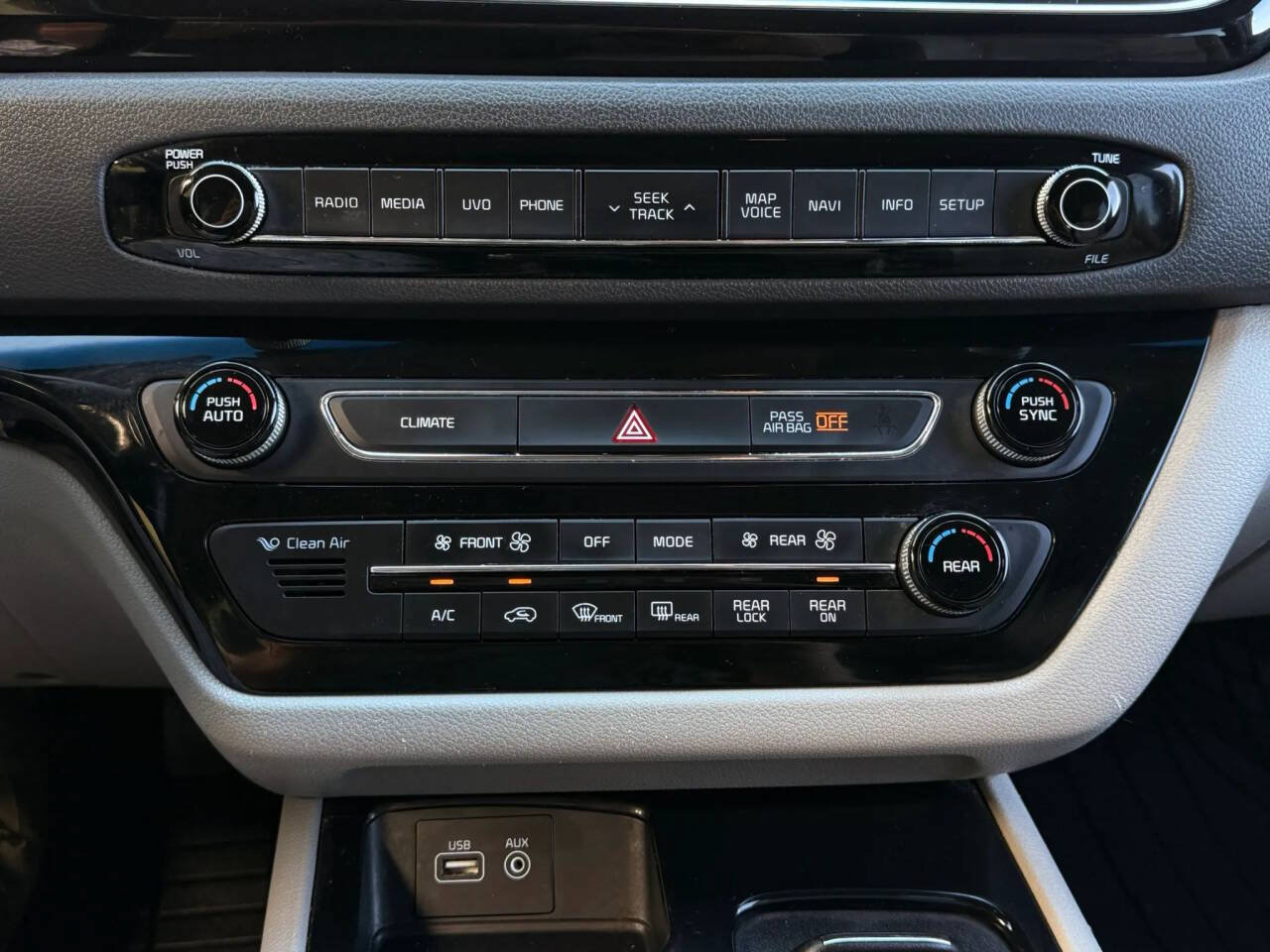 Used 2018 Kia Sedona SX FWD image 11