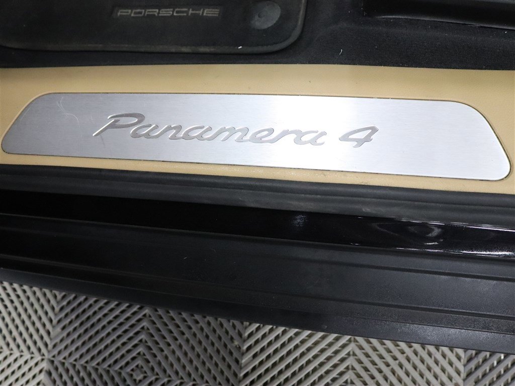 Used 2020 Porsche Panamera image 14
