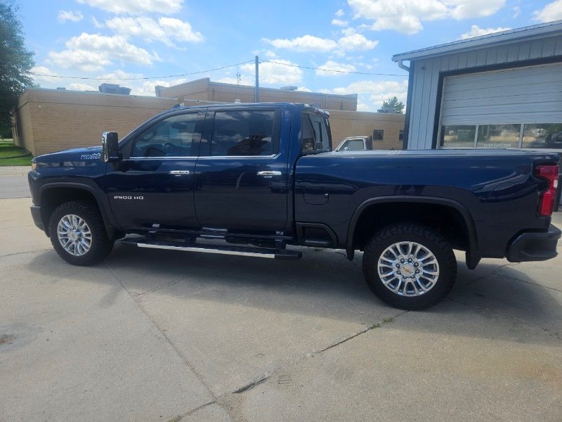 Used 2023 Chevrolet Silverado 2500 High Country w/ Z71 Off-Road Package AWD/4WD image 2