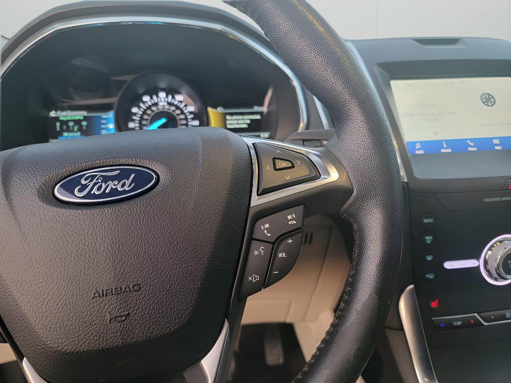 Used 2020 Ford Edge Titanium image 18