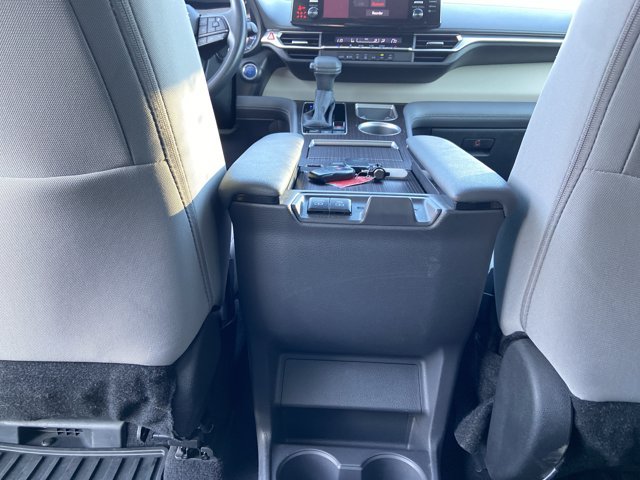 Used 2023 Toyota Sienna LE FWD image 54