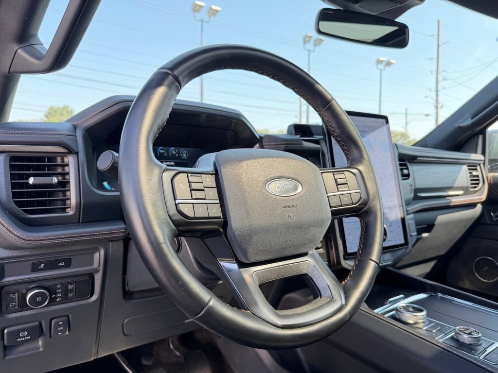 Used 2023 Ford Expedition Platinum AWD/4WD image 42