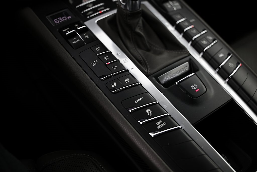 Used 2021 Porsche Macan image 41
