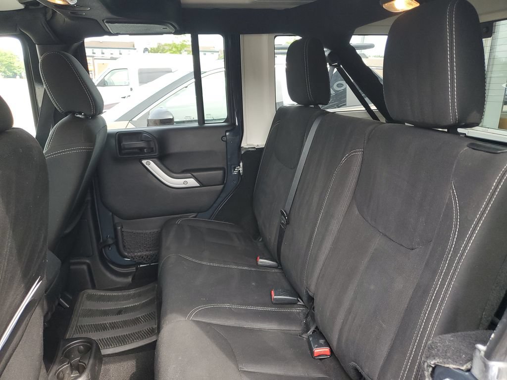 Used 2016 Jeep Wrangler Unlimited Sahara w/ Connectivity Group AWD/4WD image 22