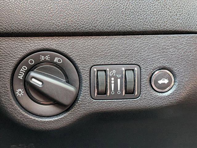 Used 2015 Dodge Charger SE w/ Popular Equipment Group image 9