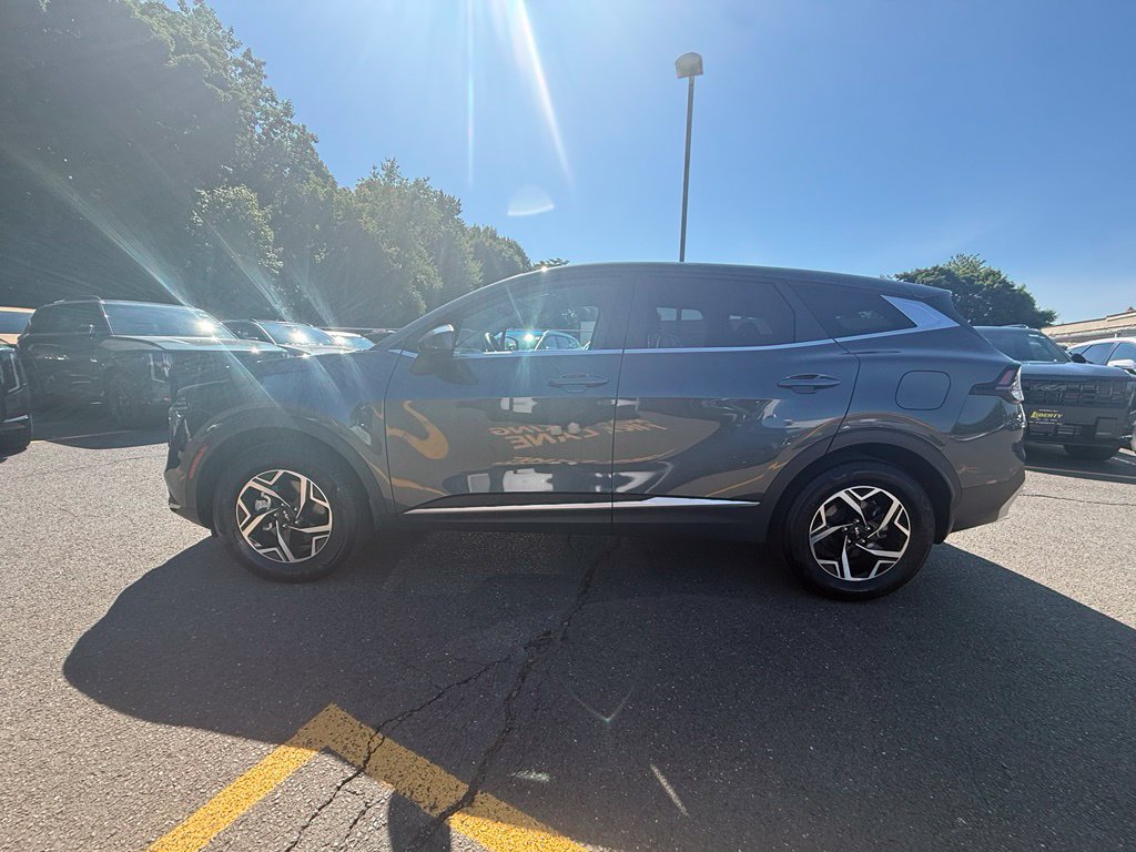 Used 2024 Kia Sportage LX AWD/4WD image 4