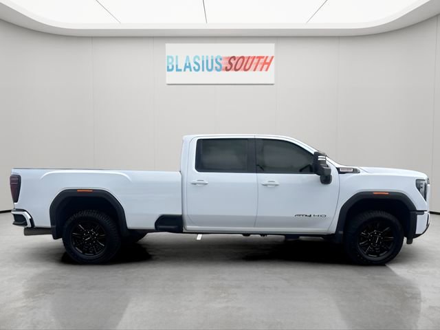 Used 2024 GMC Sierra 2500 AT4 w/ AT4 Preferred Package AWD/4WD image 2