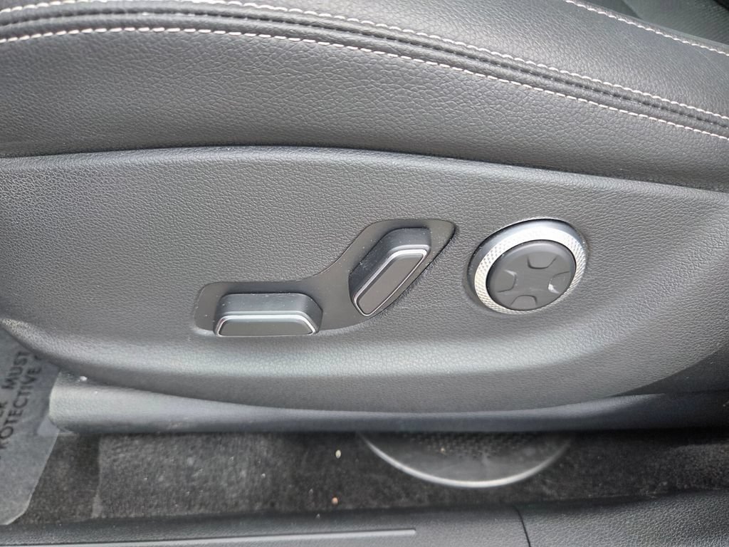 Used 2026 Genesis GV70 2.5T AWD/4WD image 5