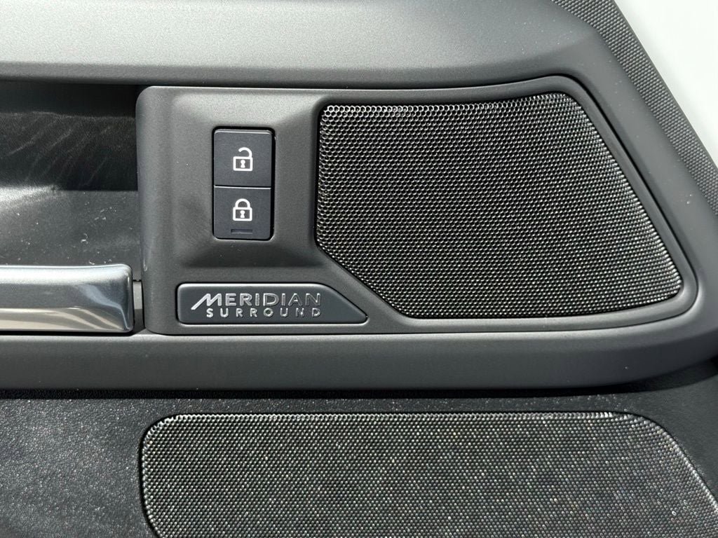 New 2026 Land Rover Defender 130 X-Dynamic SE image 14
