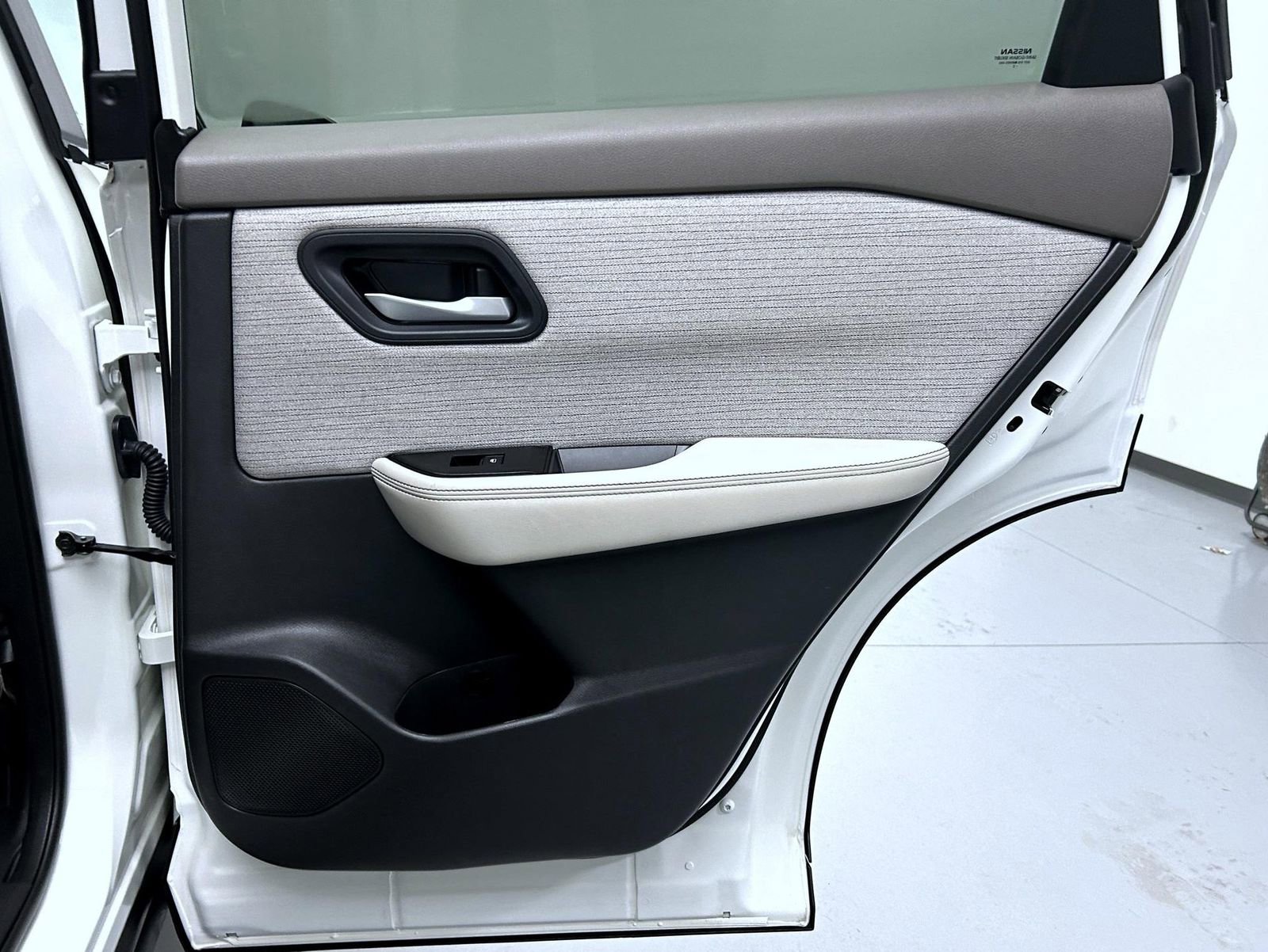 Used 2022 Nissan Rogue SV image 17