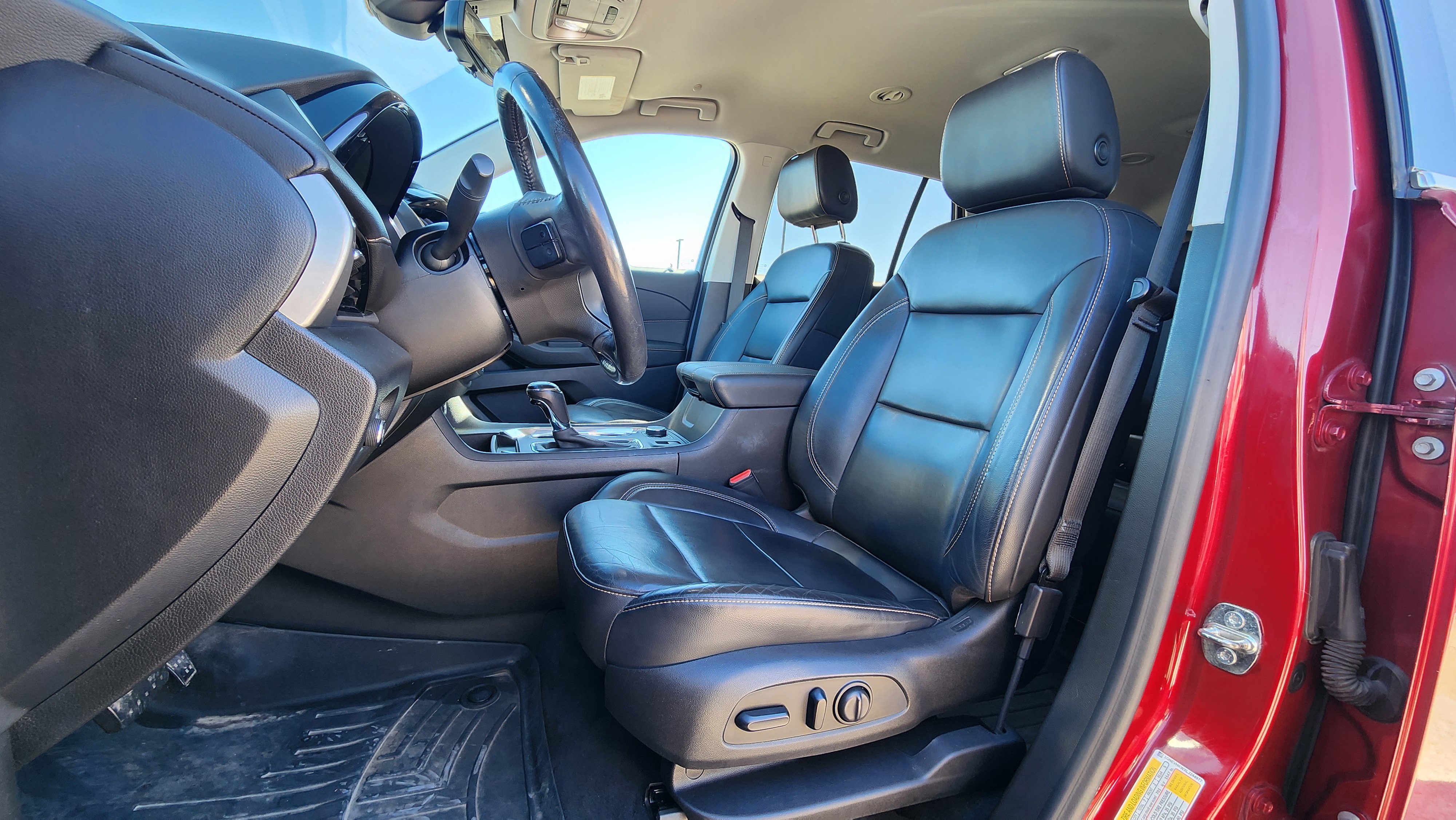 Used 2020 Chevrolet Traverse LT w/ LT Premium Package image 12