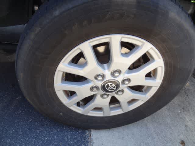 Used 2024 Toyota Tacoma SR5 AWD/4WD image 15
