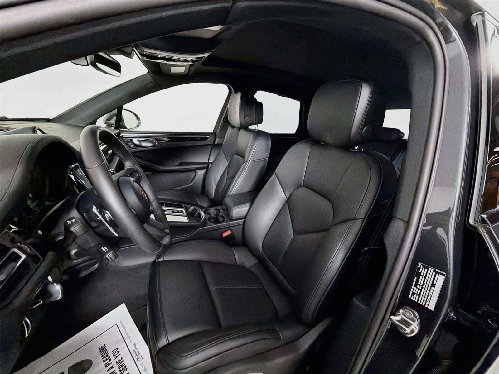 Certified 2026 Porsche Macan Turbo AWD/4WD image 5