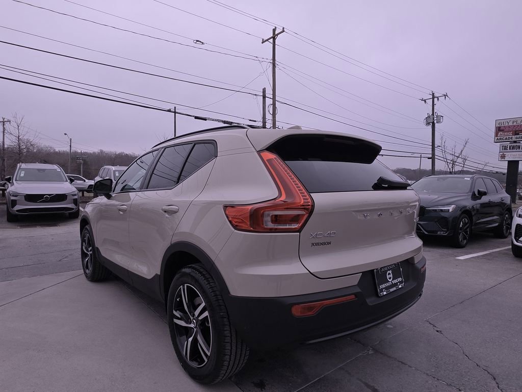 New 2026 Volvo XC40 B5 Core w/ Protection Package image 7