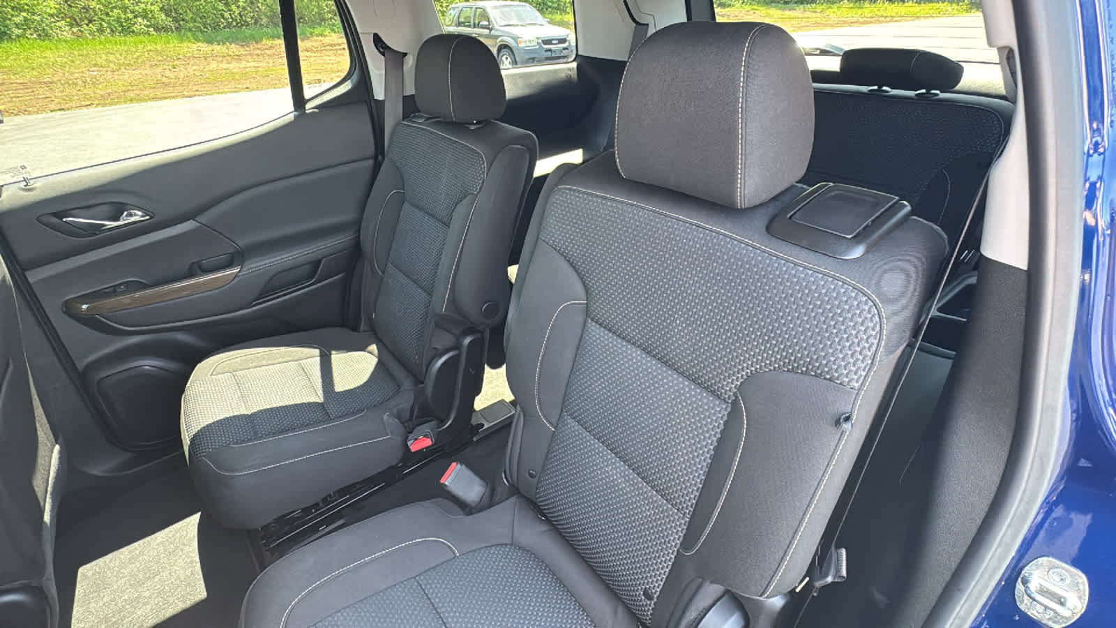 Used 2023 GMC Acadia SLE w/ Driver Convenience Package AWD/4WD image 28