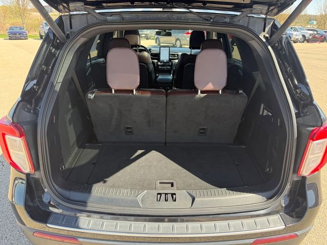Used 2022 Ford Explorer Platinum w/ Equipment Group 601A AWD/4WD image 25