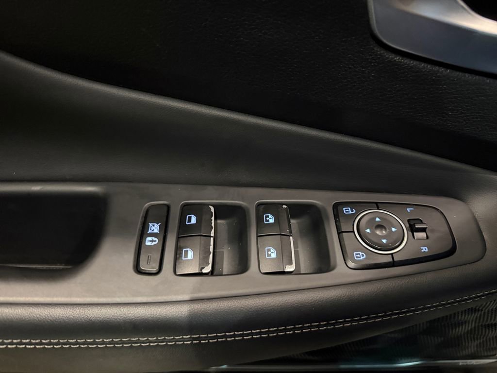 Used 2019 Hyundai Santa Fe Limited image 15