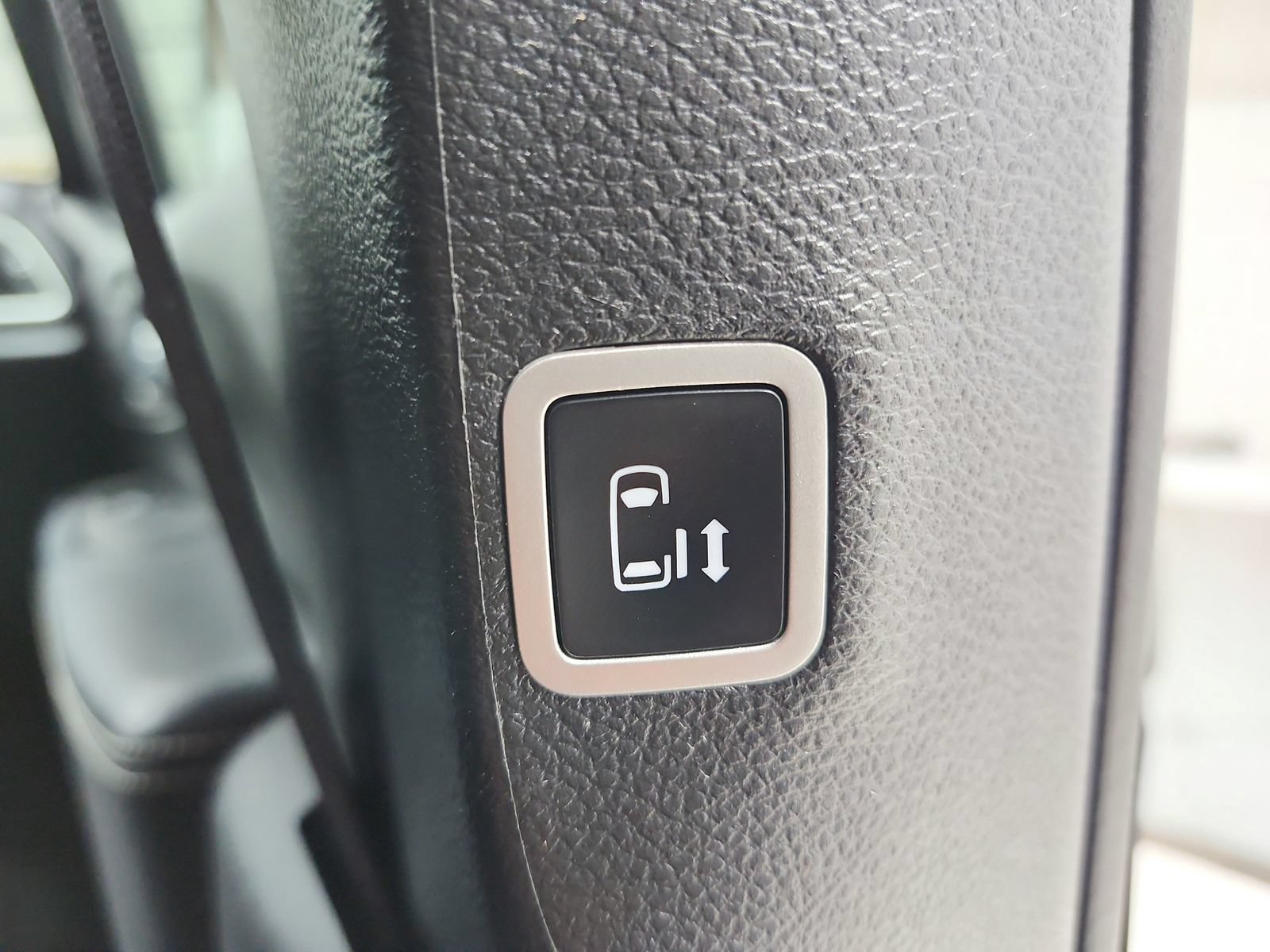 Used 2025 Chrysler Pacifica Select FWD image 50