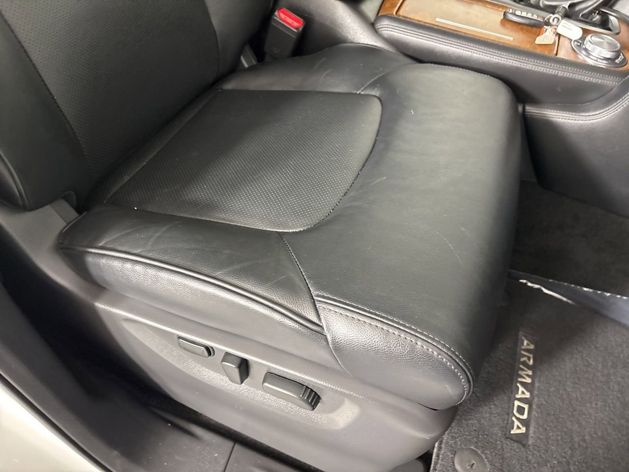 Used 2024 Nissan Armada SL w/ Captain's Chairs Package image 35