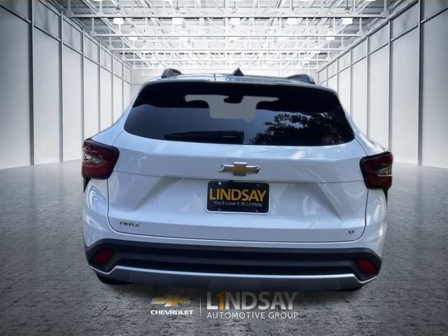 Certified 2026 Chevrolet Trax LT FWD image 5