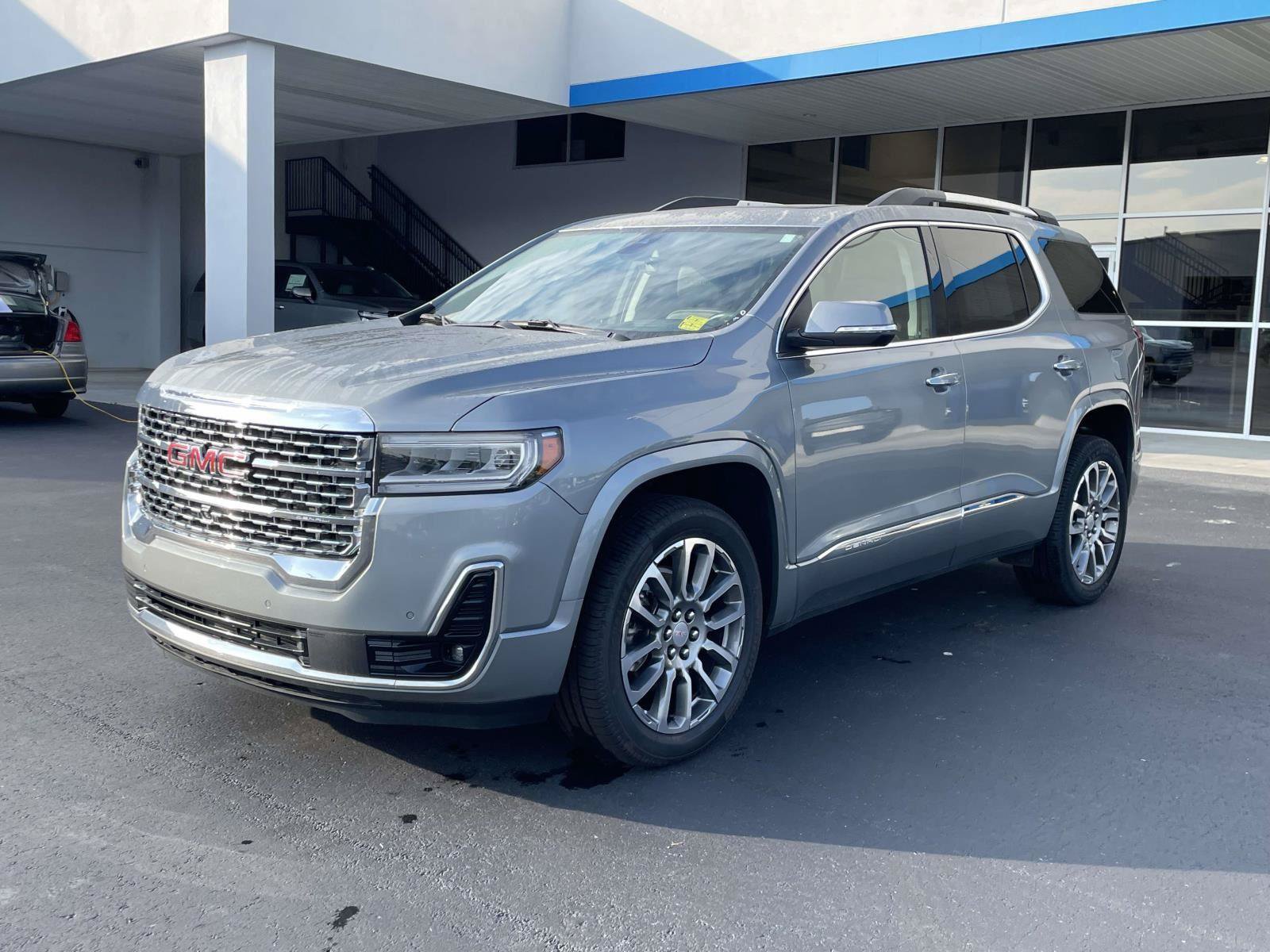 Used 2023 GMC Acadia Denali w/ Denali Technology Package FWD image 7