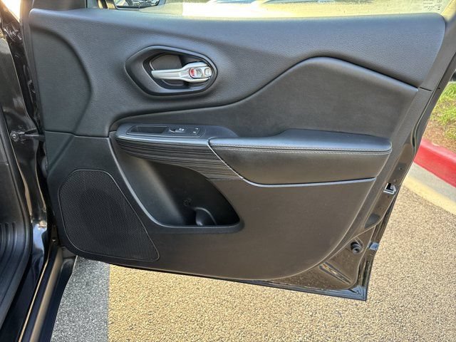 Used 2016 Jeep Cherokee Limited AWD/4WD image 16