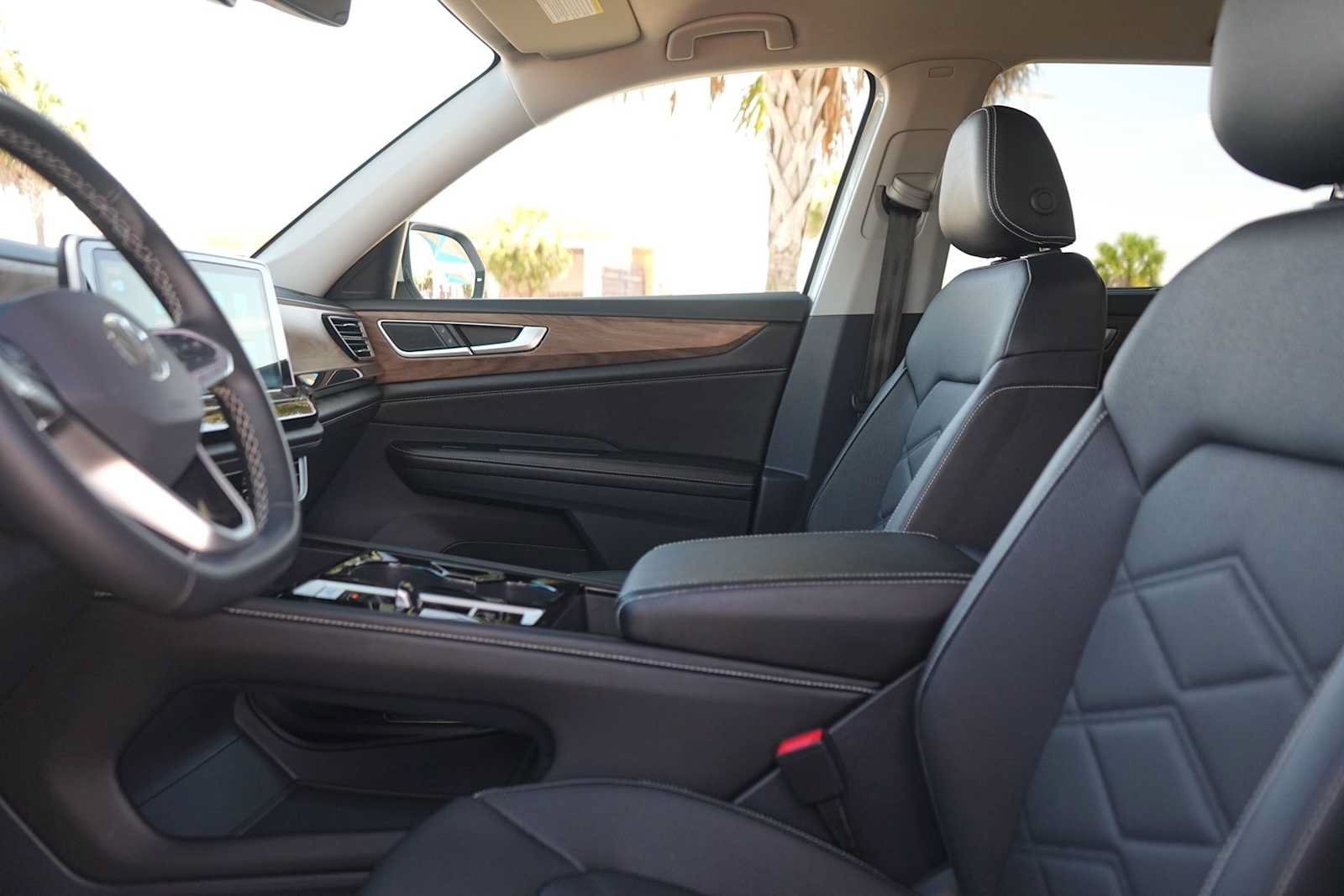 Used 2025 Volkswagen Atlas SE FWD image 11